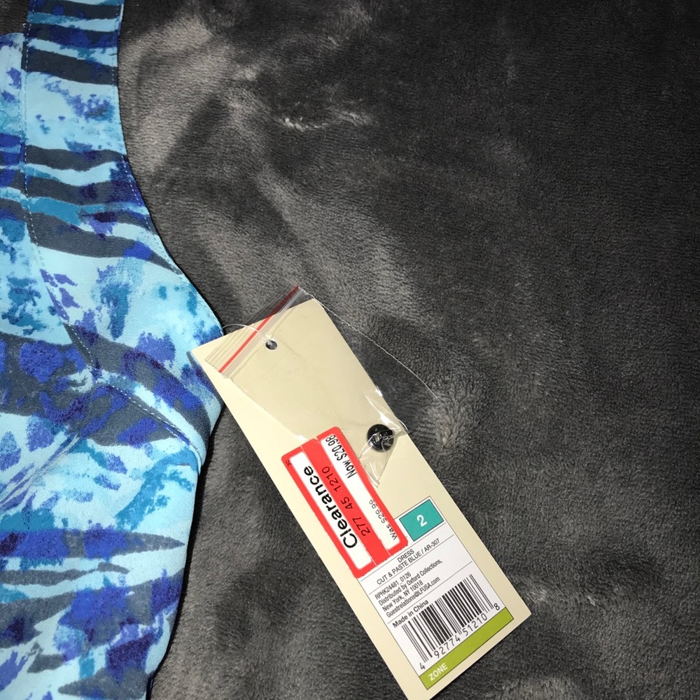 Dress - Picture 4 of 4